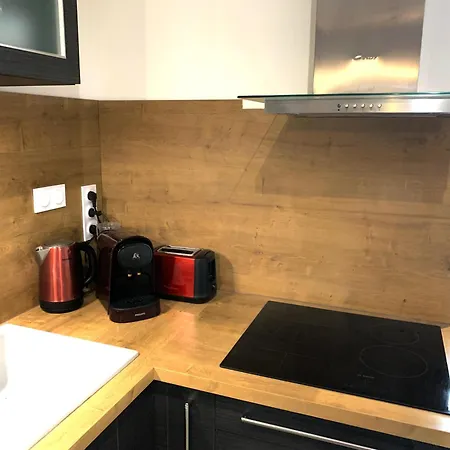 Superbe T2 Climatise Avec Patio Et Jardin * Arthes