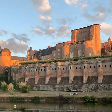 Superbe T2 Climatise Avec Patio Et Jardin *