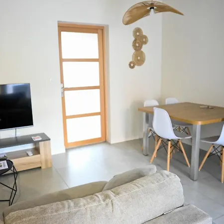 Superbe T2 Climatise Avec Terrasse Et Jardin *