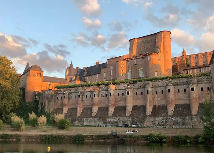 Superbe T2 Climatise Avec Patio Et Jardin *